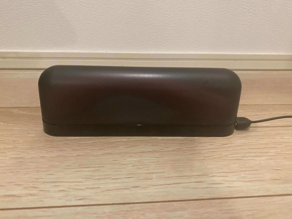 ②ケースに入れたまま充電可能